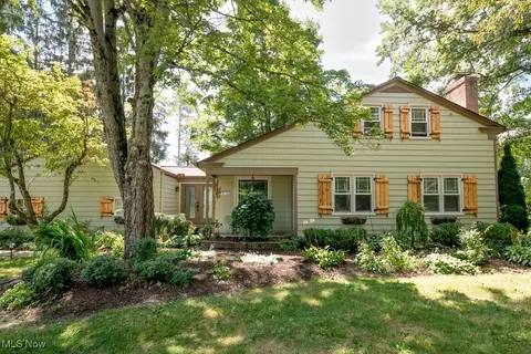 7536 Valerie Ln, Hudson, OH 44236