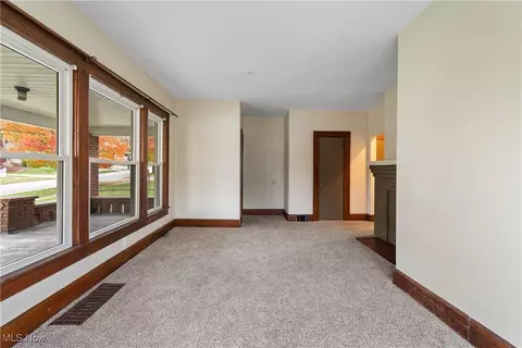 405 Broad St, Wadsworth, OH 44281 photo 8