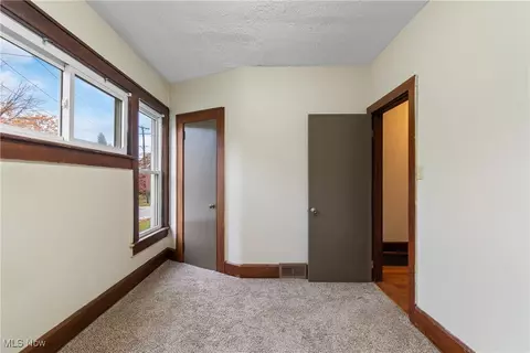 405 Broad St, Wadsworth, OH 44281 photo 12