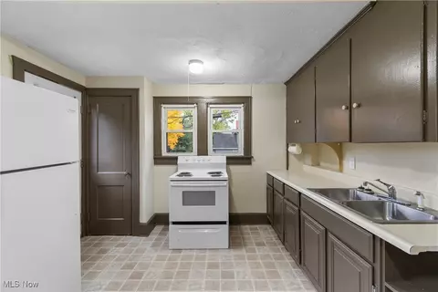 405 Broad St, Wadsworth, OH 44281 photo 10