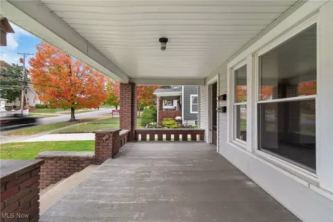405 Broad St, Wadsworth, OH 44281 photo 3