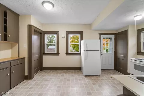 405 Broad St, Wadsworth, OH 44281 photo 9