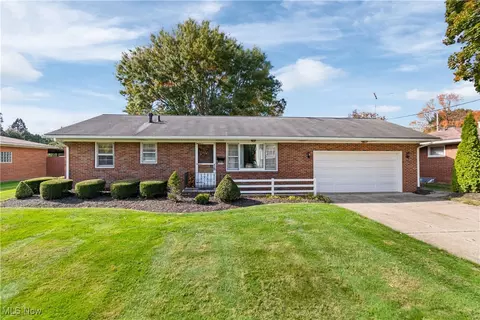 404 31st St SW, Barberton, OH 44203