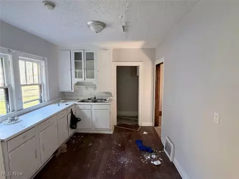 650 Easter Ave, Akron, OH 44307 photo 10