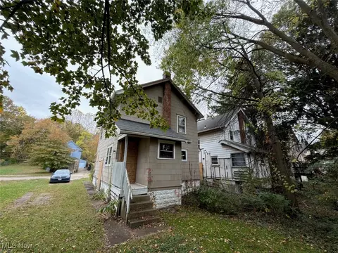 650 Easter Ave, Akron, OH 44307 photo 4