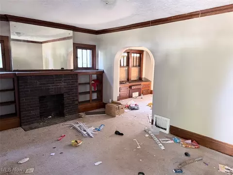 650 Easter Ave, Akron, OH 44307 photo 2