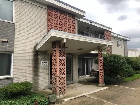 1402 Golden Gate Blvd #G102, Mayfield Heights, OH 44124