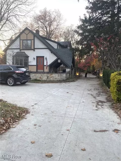 1606 Dover Center Rd, Westlake, OH 44145