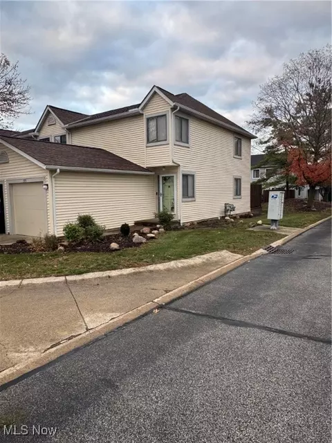 5553 Sunset Ln #A15-F, Parma, OH 44134