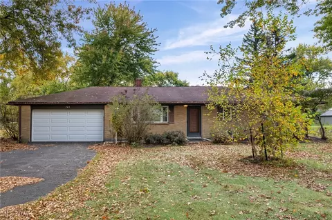 749 Navajo Trl, Macedonia, OH 44056