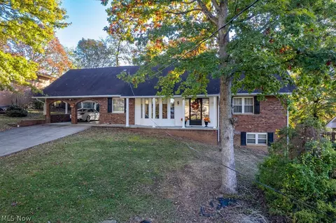 1239 Lakewood Cir, Washington, WV 26181