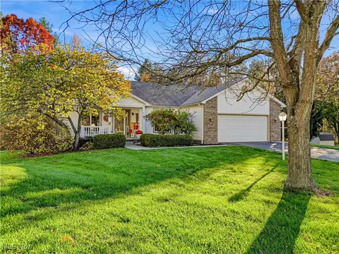 100 Clearwater Cv S, Austintown, OH 44515
