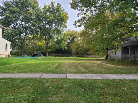 Sycamore Street, Ravenna, OH 44266