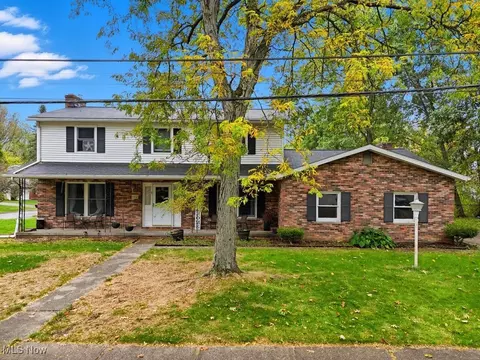 462 Pickwick Ln, Tallmadge, OH 44278