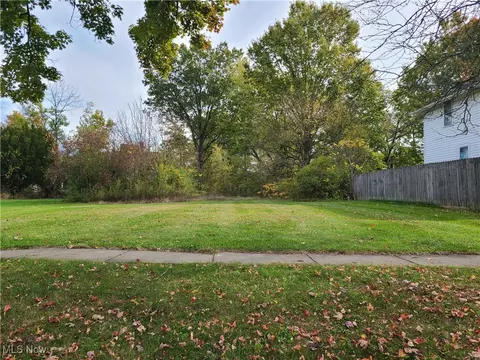 471 Sycamore St, Ravenna, OH 44266