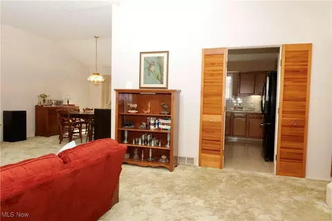 643 Augdon Dr, Elyria, OH 44035 photo 5