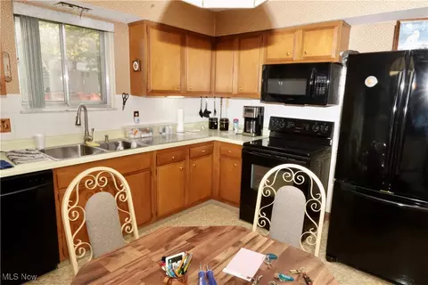 643 Augdon Dr, Elyria, OH 44035 photo 13