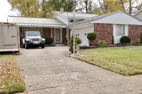 643 Augdon Dr, Elyria, OH 44035 photo 2