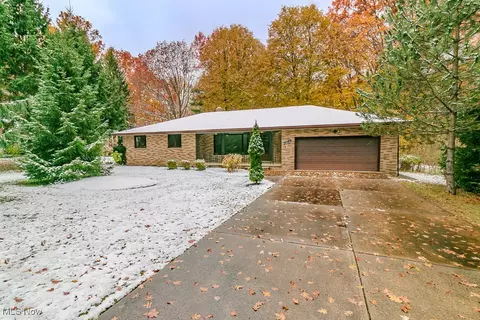 2784 Oak St, Willoughby Hills, OH 44094