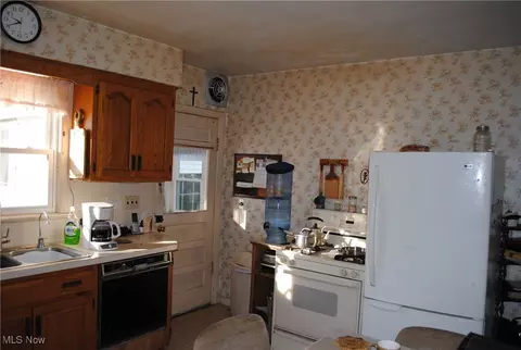 433 N Center St, Lagrange, OH 44050 photo 10