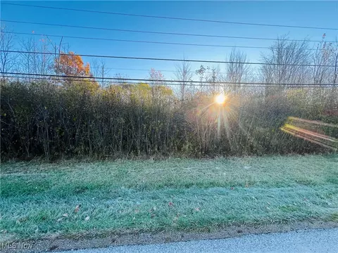 371 Rome Rock Creek Rd, Roaming Shores, OH 44084