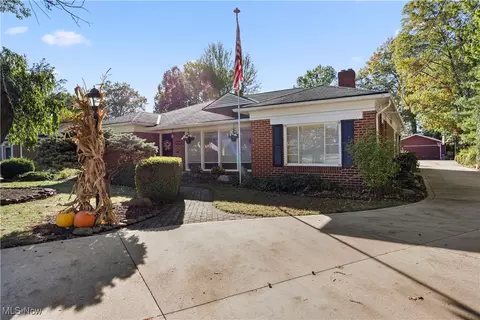 2446 Walter Rd, Westlake, OH 44145