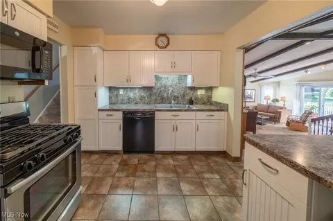 1820 Rockefeller Rd, Wickliffe, OH 44092 photo 7