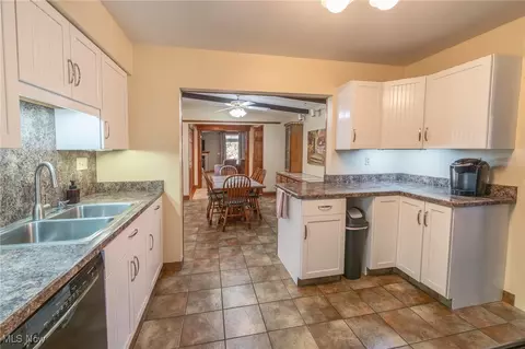 1820 Rockefeller Rd, Wickliffe, OH 44092 photo 8