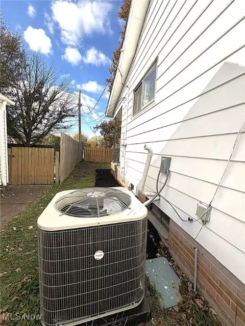 Exterior - 1696 E 236th St, Euclid, OH 44117 photo 9 of 16