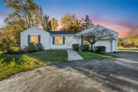503 Churchill Rd, Girard, OH 44420