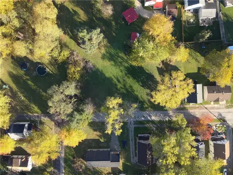 815 E 12th St, Ashtabula, OH 44004 photo 9