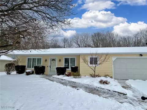 15279 Walnut Creek Dr, Strongsville, OH 44149