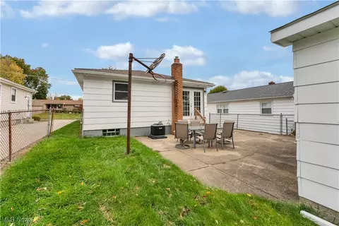 Exterior - 608 Maplewood Ave, Struthers, OH 44471 photo 4 of 5