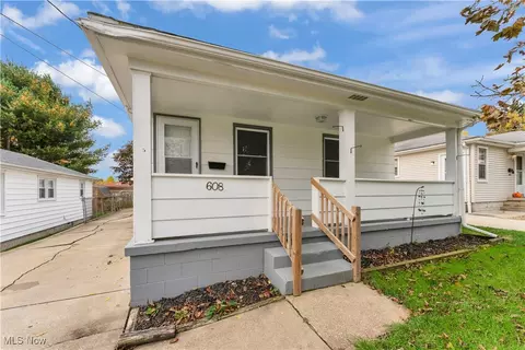 Exterior - 608 Maplewood Ave, Struthers, OH 44471 photo 2 of 5