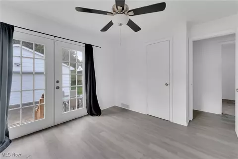Bedroom - 608 Maplewood Ave, Struthers, OH 44471 photo 2 of 4