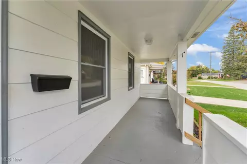 Exterior - 608 Maplewood Ave, Struthers, OH 44471 photo 1 of 5