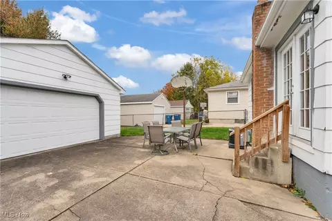 Exterior - 608 Maplewood Ave, Struthers, OH 44471 photo 3 of 5