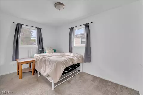 Bedroom - 608 Maplewood Ave, Struthers, OH 44471 photo 3 of 4