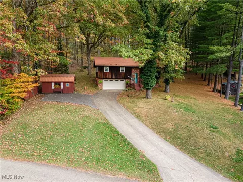 300 Hillsdale Dr, Coshocton, OH 43812