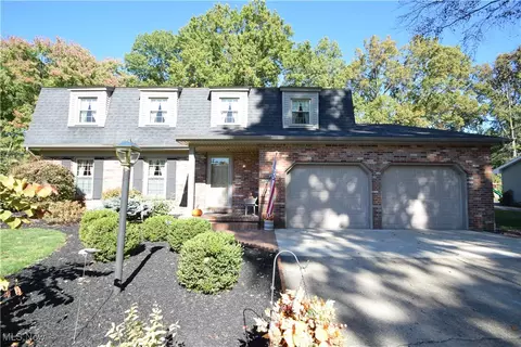 4496 Williamsburg Dr, Canfield, OH 44406