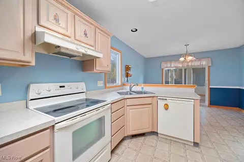 Kitchen - 222 Stonehedge Dr, Elyria, OH 44035 photo 5 of 5