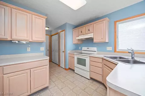 Kitchen - 222 Stonehedge Dr, Elyria, OH 44035 photo 1 of 5