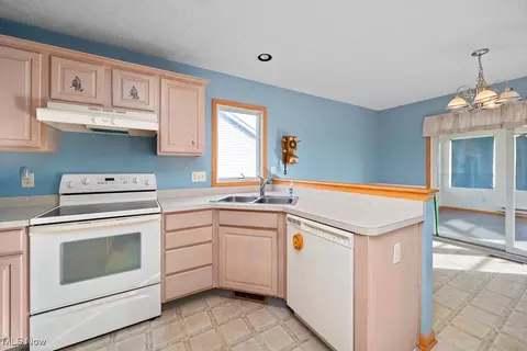 Kitchen - 222 Stonehedge Dr, Elyria, OH 44035 photo 2 of 5