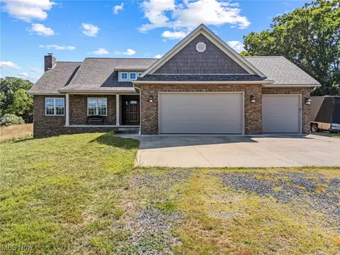 1223 New Cumberland Rd NE, Sherrodsville, OH 44675