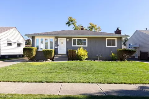 5721 Michael Dr, Brook Park, OH 44142