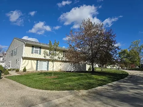 10342 Independence Dr #21B, North Royalton, OH 44133