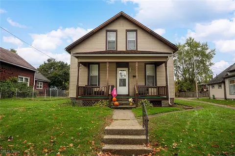 849 Chestnut St, Coshocton, OH 43812