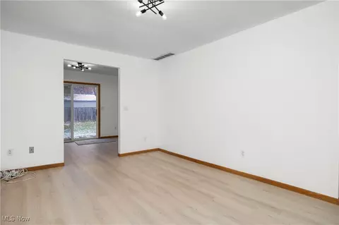 132 Warden Ave, Elyria, OH 44035 photo 5