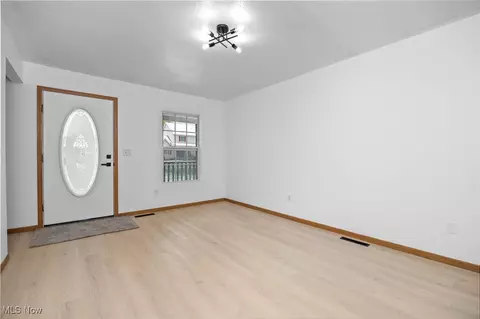 132 Warden Ave, Elyria, OH 44035 photo 6