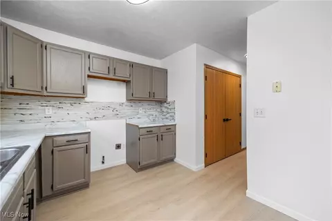 132 Warden Ave, Elyria, OH 44035 photo 12